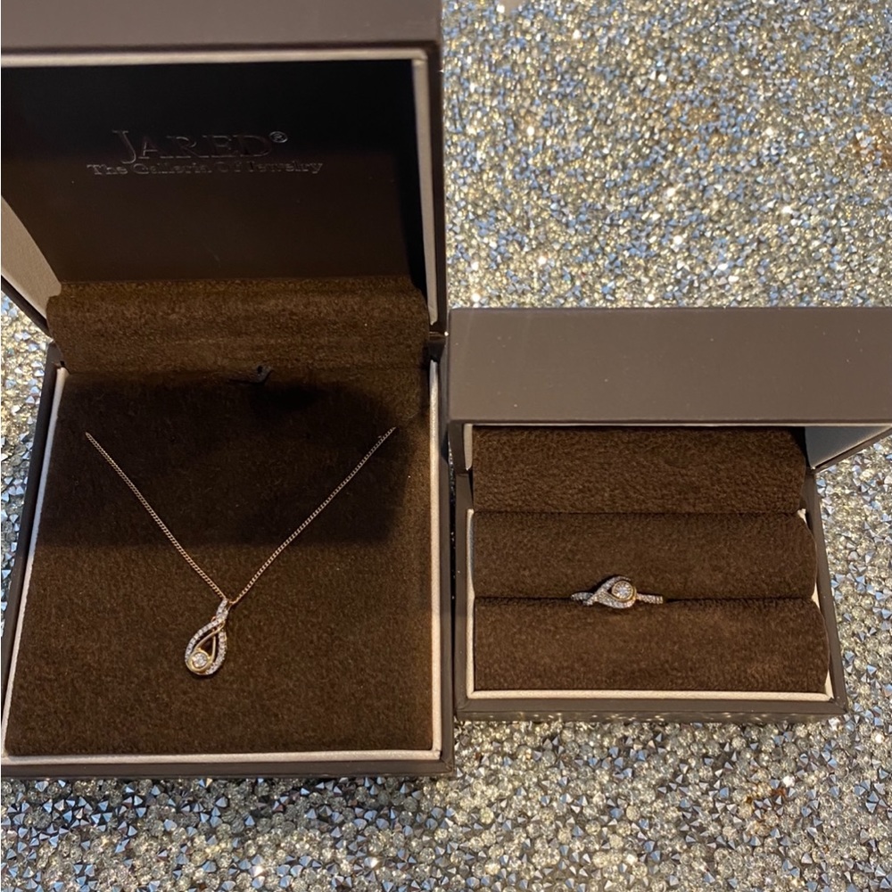 Jared 14k diamond ring and necklace set in boxes